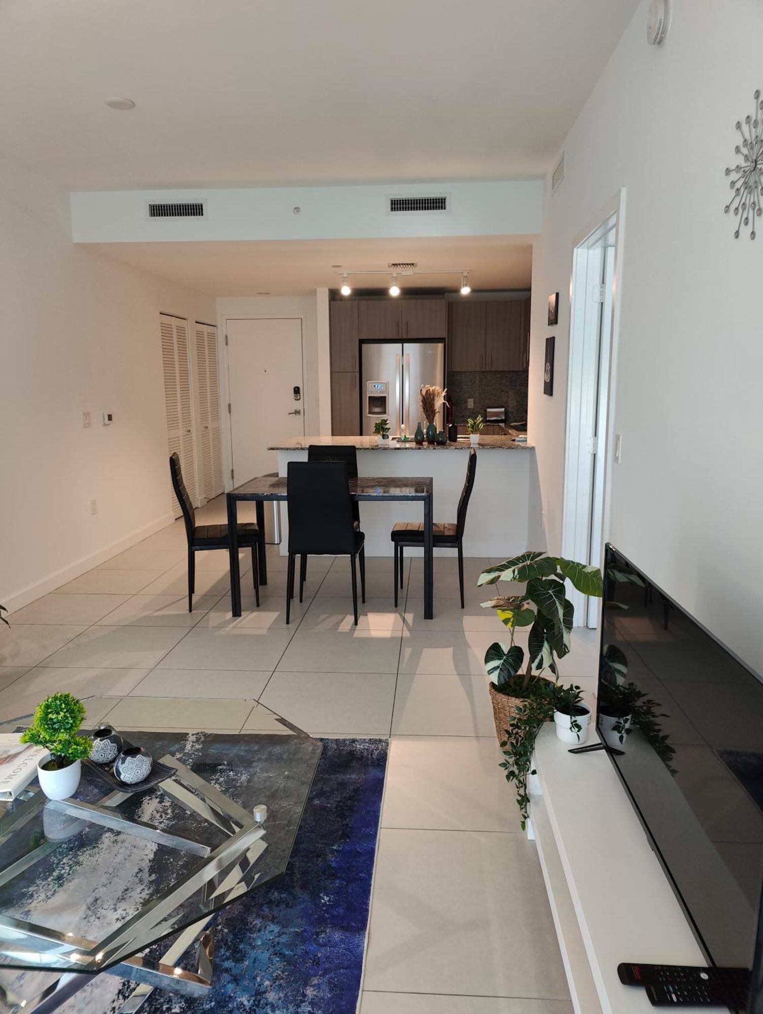 Appartement Style 1-bdrm Downtown Doral *